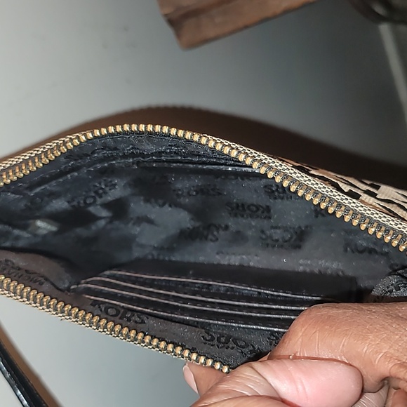 Michael Kors small bag/wristlet - Picture 3 of 6